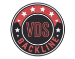 Logo circulaire style badge avec fond noir et rouge, affichant "VDS" en rouge au centre et "BACKLINE" en bas, encadré d'étoiles blanches.